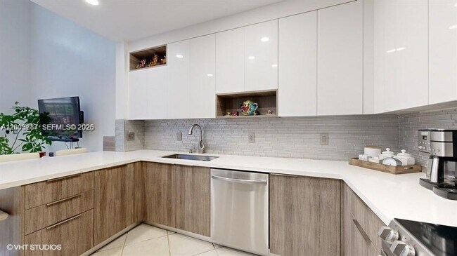 Building Photo - 6861 NW 107 Ct