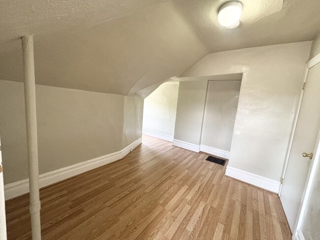 Building Photo - 512-514 E 500 S