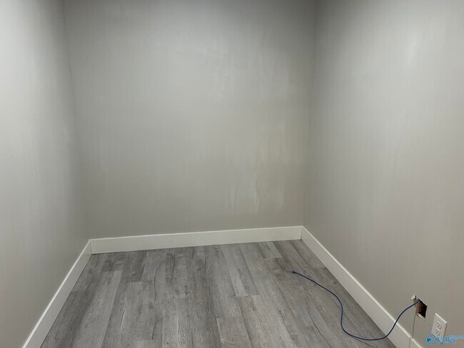 Building Photo - 2012 Fairway Hills Dr