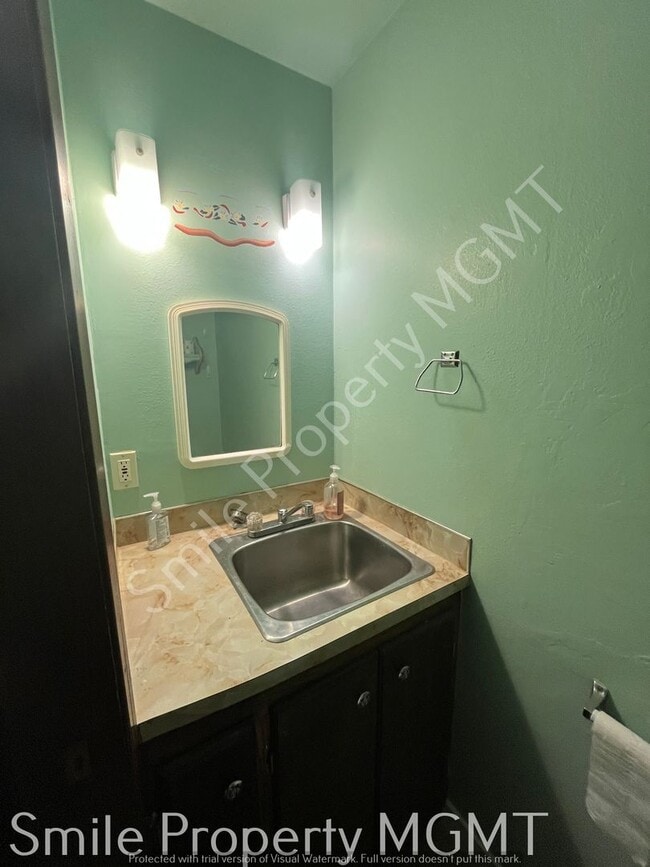 Building Photo - single house