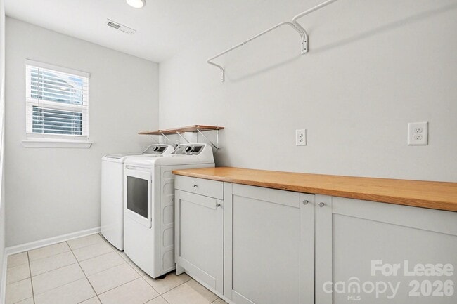 Building Photo - 4444 Fls Lk Dr S W