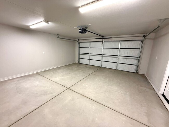 Building Photo - Newly Built 3-Bedroom, 2-Bath Home in a Prime Location Near Hospital & Shopping!