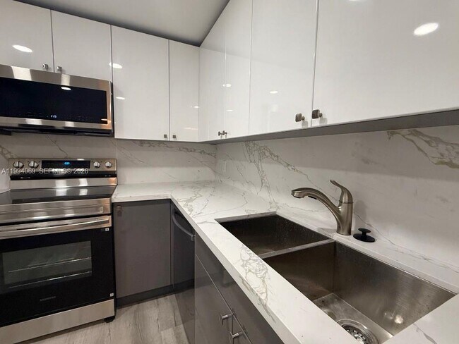 Building Photo - 1890 S Ocean Dr