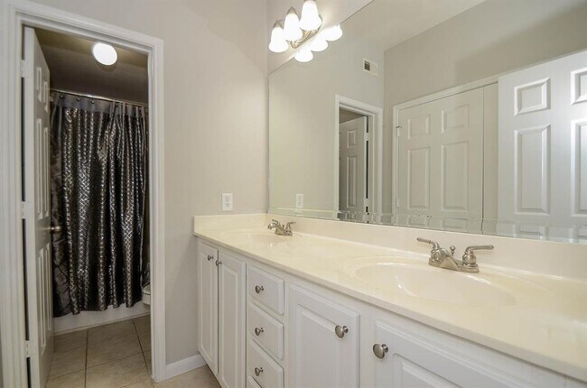 Building Photo - 12707 Boheme Dr