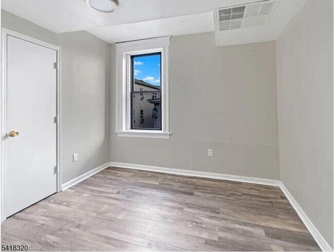 Building Photo - 84 Second St