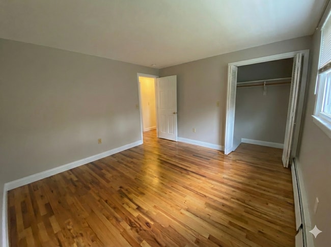 Building Photo - 144 E Main St