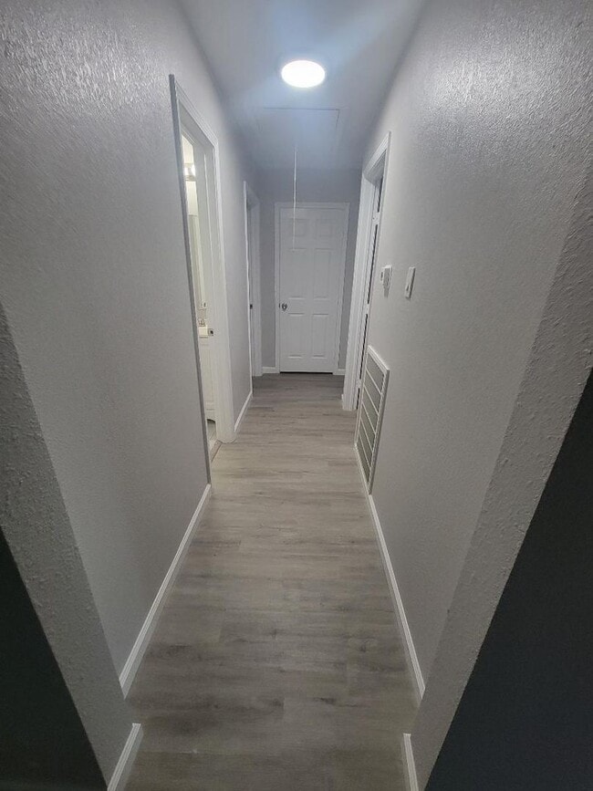 Building Photo - Newly Renovate 4 bedroom 2 bath Home in Li...