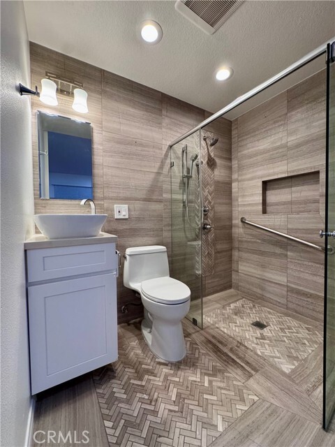 Building Photo - 19032 Avondale Ln