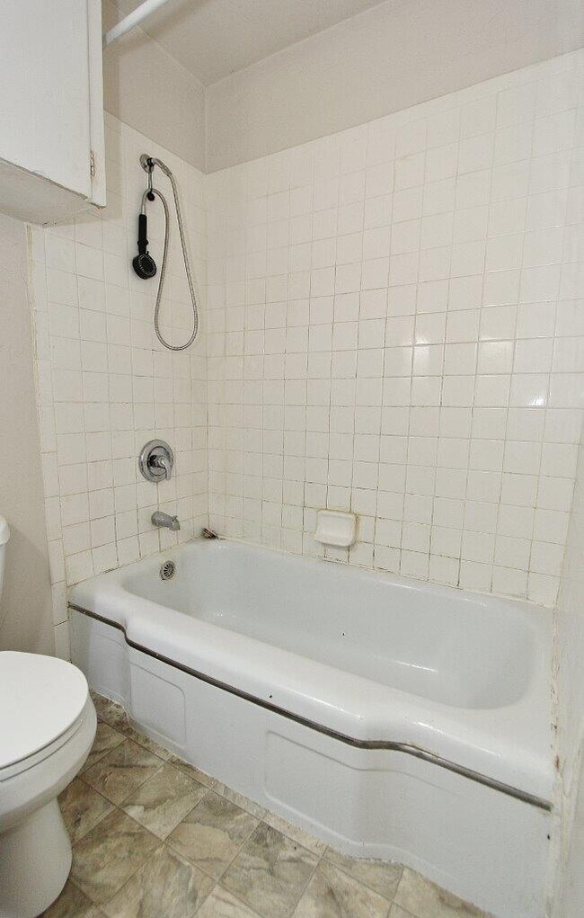 Building Photo - 811 8th Ave N