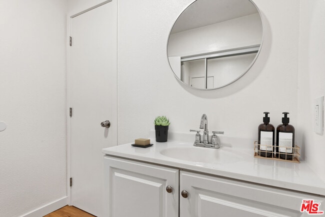 Building Photo - 836 Ashland Ave