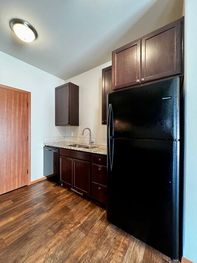Building Photo - 712 N 30th Ave