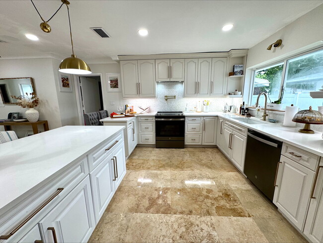 Building Photo - 1960 NE 30th St