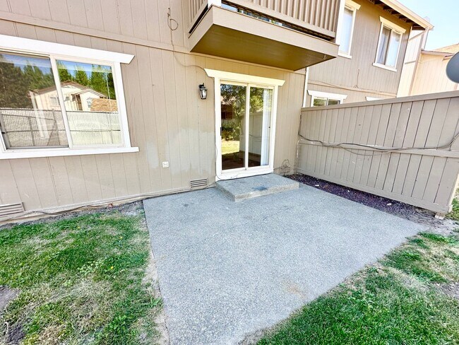 Building Photo - 2103 Yellowstone St