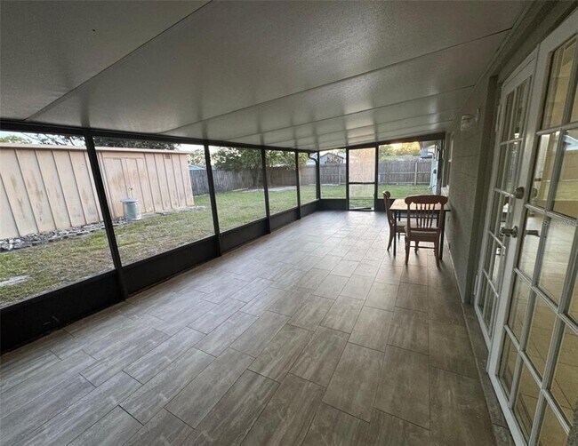 Building Photo - 10618 Eastview Dr