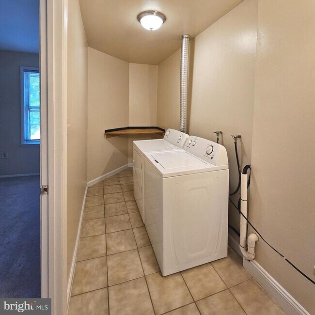 Building Photo - 8994 Bonham Cir