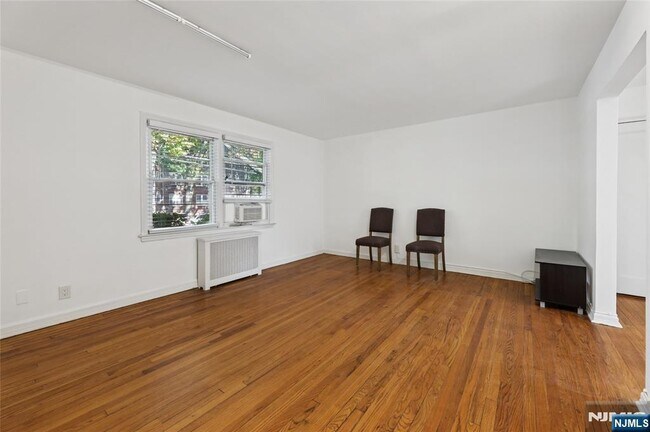 Building Photo - 25- 18 High St