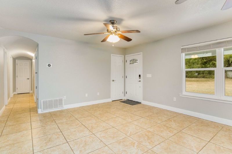 Building Photo - 4998 Carlyn Dr