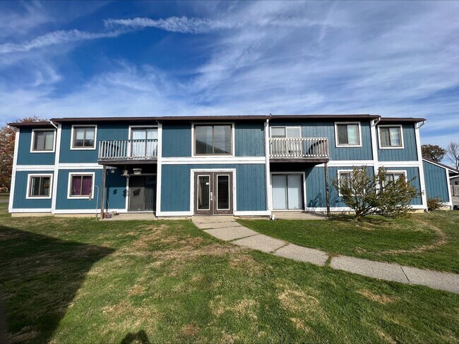 Building Photo - Near Local Shops and Restaurants