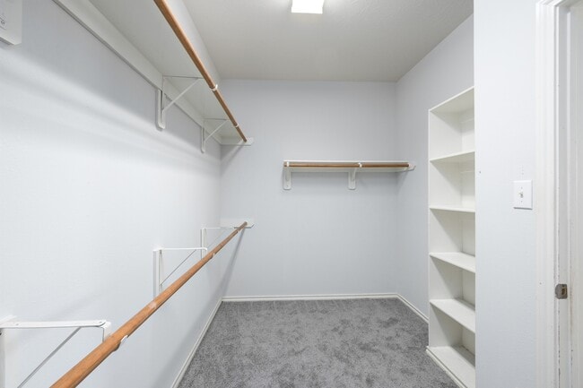 Building Photo - 1946 Hawthorne Brook Ln