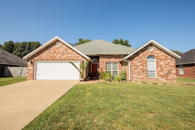 Building Photo - Beautiful Home in Quiet Subdivision