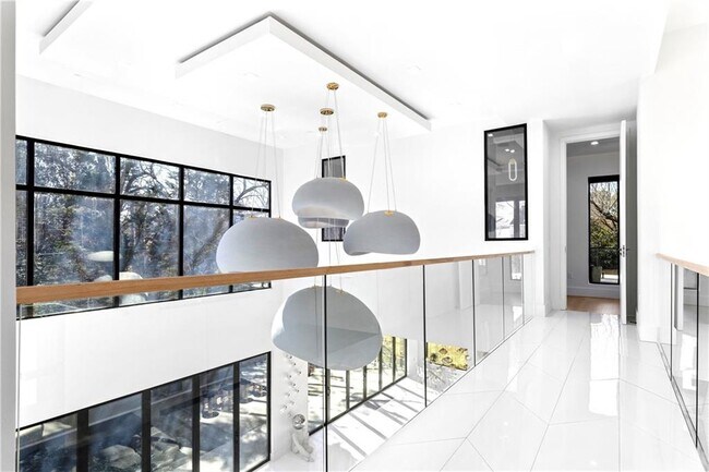 Building Photo - 3600 Lower Roswell Rd