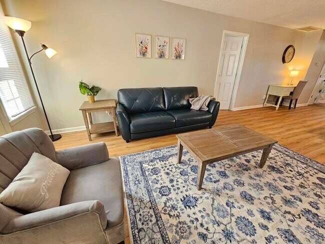 Building Photo - Furnished Mid term Rental