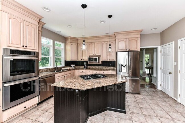 Building Photo - 641 Meade Dr SW