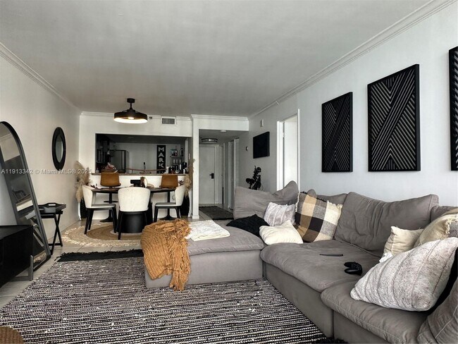 Building Photo - 555 NE 15th St