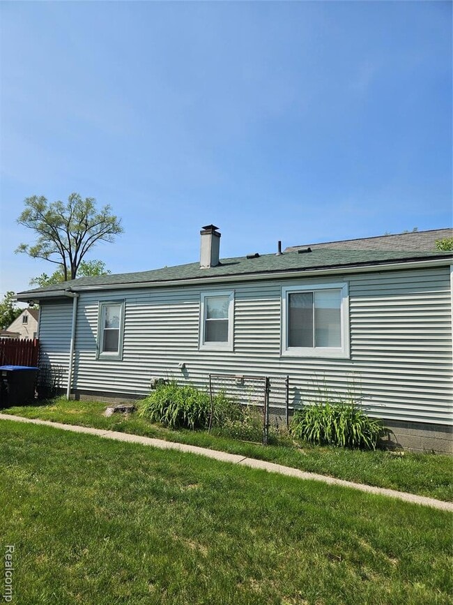 Building Photo - 15330 Lahser Rd