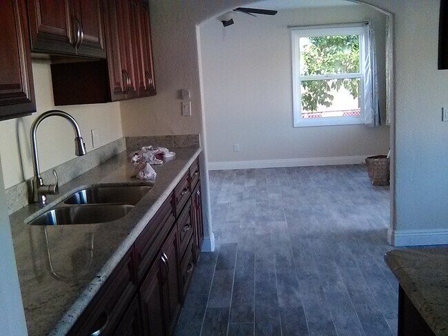 Kitchen (b) - 3440 Egan St