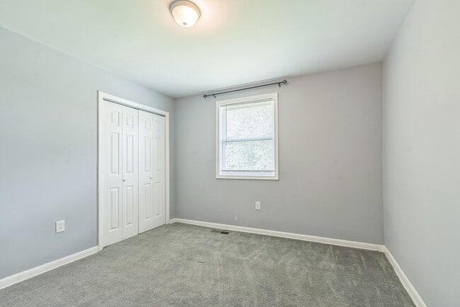 Building Photo - Pet Friendly Mid-Century Modern 4/Bedroom,...