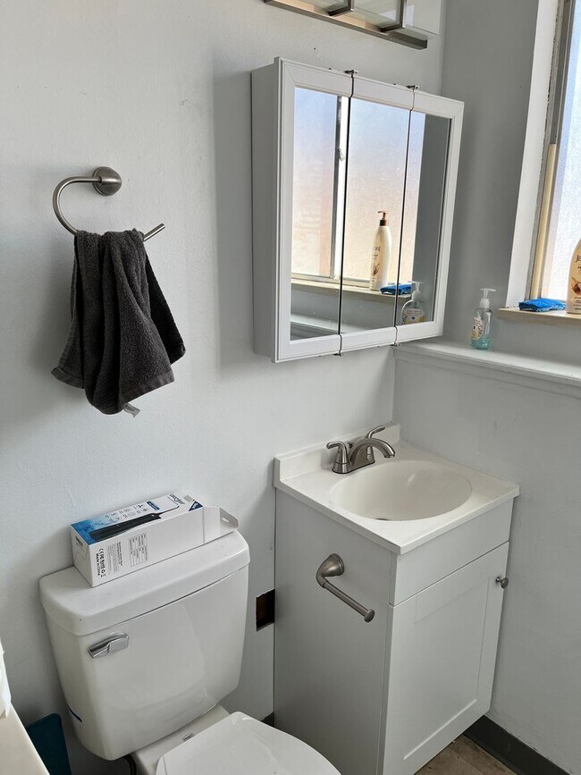 Building Photo - Space, Comfort & Convenience in One Great Home