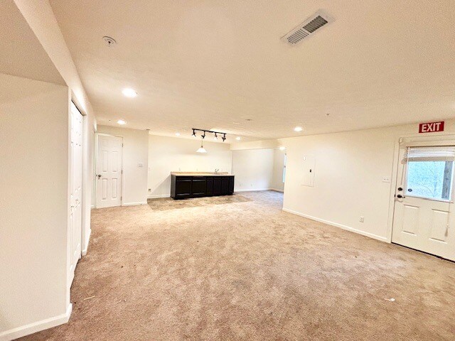 Building Photo - 6469 Lindsey Ln