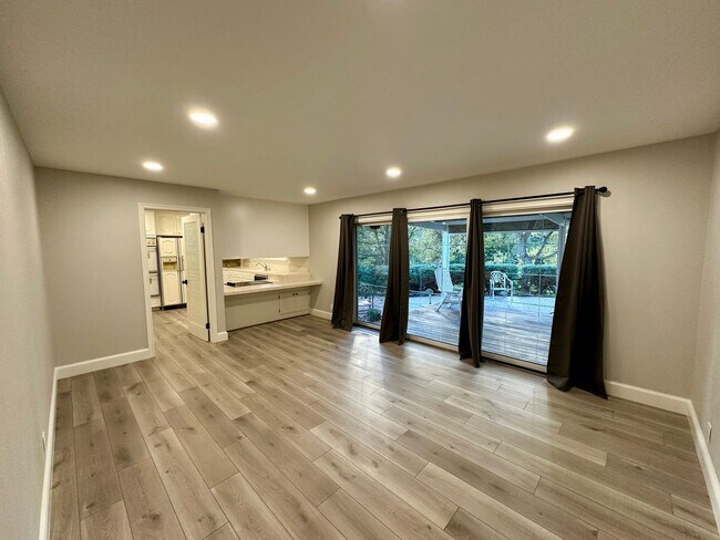 Building Photo - Cupertino Hills