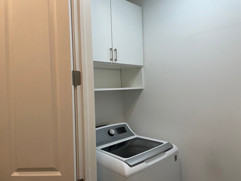 Washer and storage - 145 Pier View St