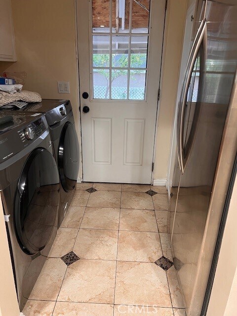 Building Photo - 15854 Chatsworth St