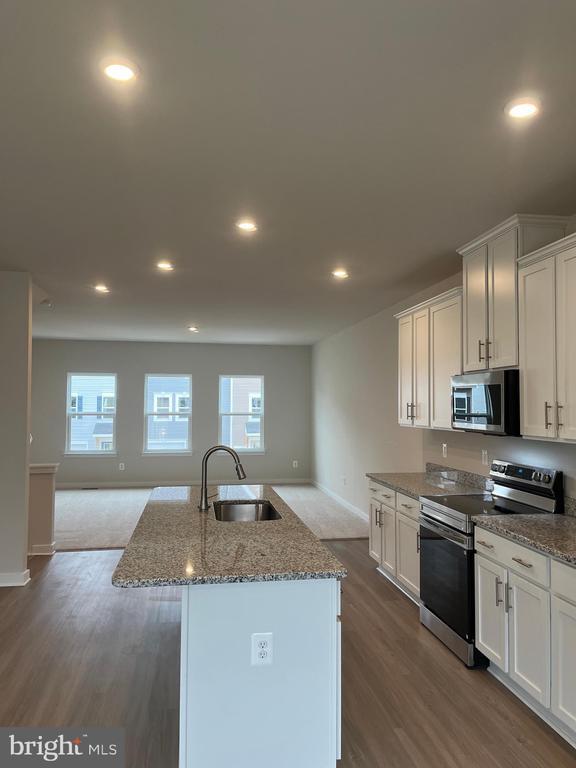 Building Photo - 90 Trotting Rd