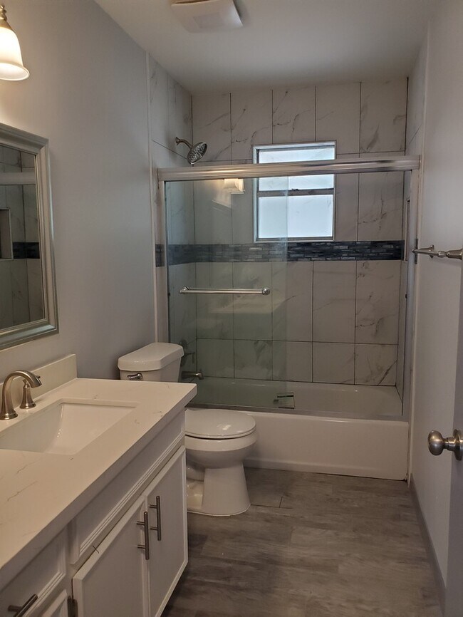 Building Photo - 113 E Hoogland Ave