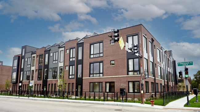 Building Photo - 4210 W Belmont Ave