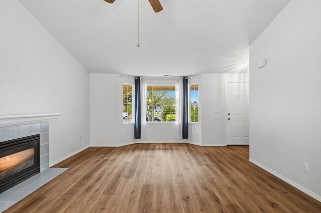 Building Photo - 313 S Nectarine St