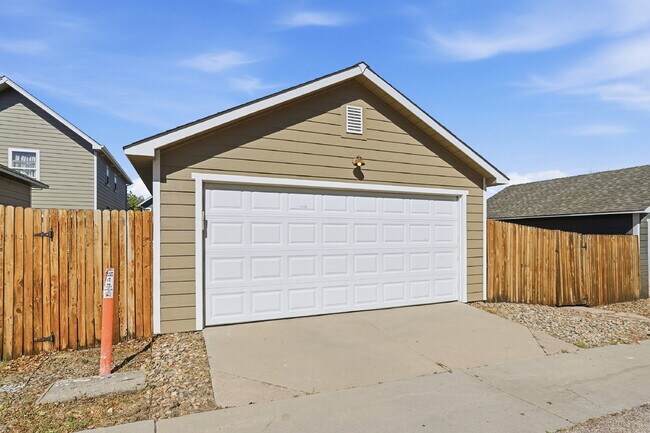 Building Photo - $2,245.95, 3 Beds - 3.5 Bath, Single Family Home in Colorado Springs with 2-Car Detached Garage!