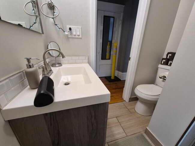 Building Photo - Recently remodeled 4 bedroom house in St P...