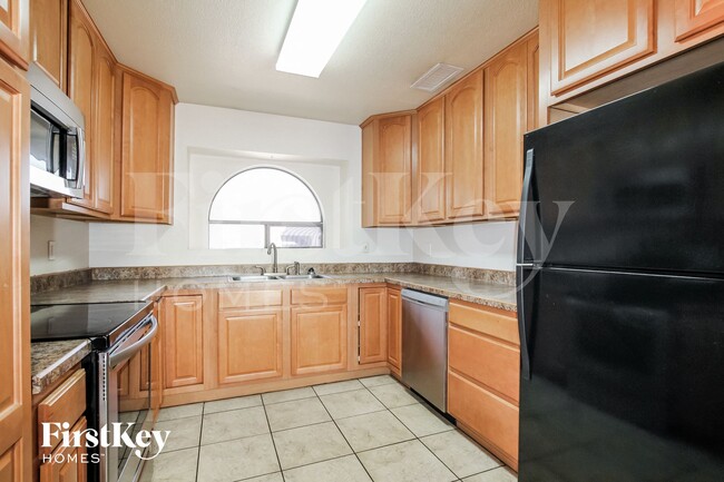 Building Photo - 6410 W Townley Ave