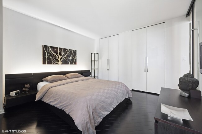 Building Photo - 1030 N State St