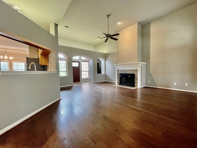 Building Photo - Elegant, Spacious Home Backing Up To Greenspace