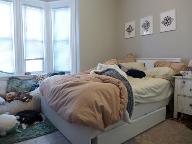 Building Photo - 129 Saint Alphonsus St