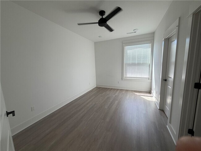 Building Photo - 1349 S Duncan Ave