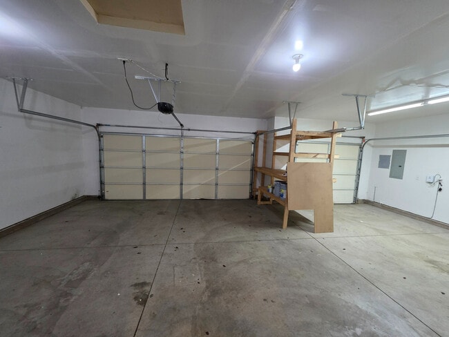 Building Photo - 2350 NW Hazelwood Ave