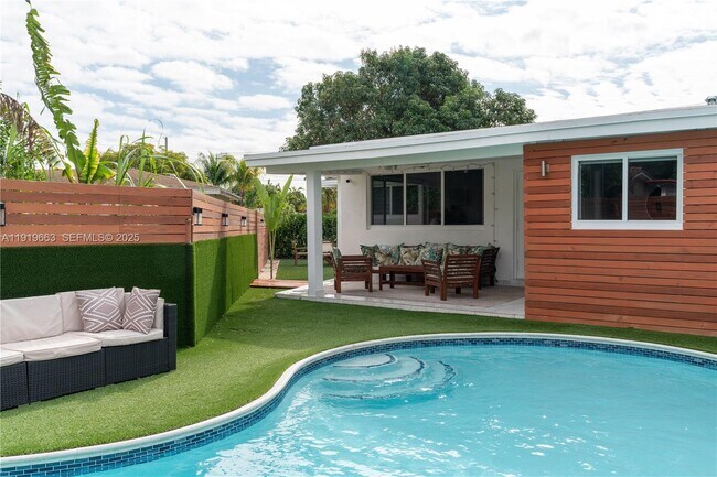 Building Photo - 1331 NE 160th St