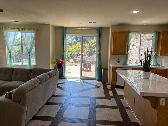 Building Photo - Gorgeous Escondido Home With Amazing View